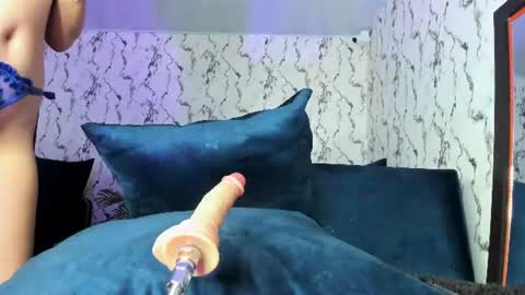Snapshot of lunaliaa_ chatting on June 17, 5:21 am Lunalia online show from June 17, 5:21 am