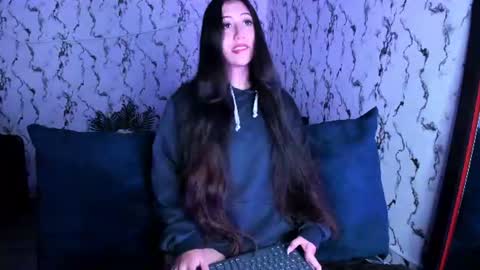 Snapshot of lunaliaa_ chatting on July 30, 6:01 am Lunalia online show from July 30, 6:01 am