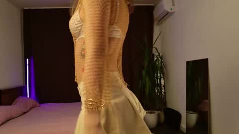 lunalike online show from October 20, 5:13 pm