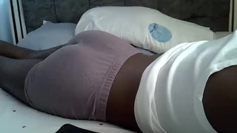 lunalove22_ online show from March 21, 8:19 am