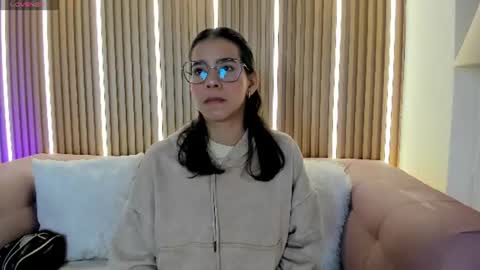 lunamillers_ online show from July 1, 4:14 am