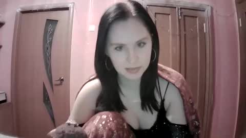 lunamystique_ online show from January 29, 5:35 pm