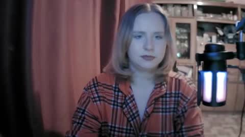 lunamystique_ online show from May 4, 6:04 pm