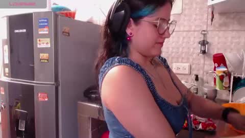 Snapshot of lunapalmer01 chatting on July 8, 6:45 pm Julieth online show from July 8, 6:45 pm