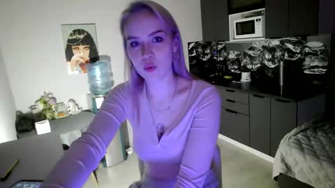 lunapeony online show from February 11, 3:17 pm