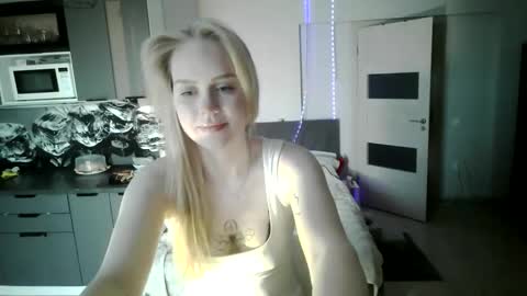 lunapeony online show from February 23, 1:47 am