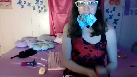 Snapshot of lunaquinn45 chatting on October 27, 10:25 pm lunaquinn45 online show from October 27, 10:25 pm