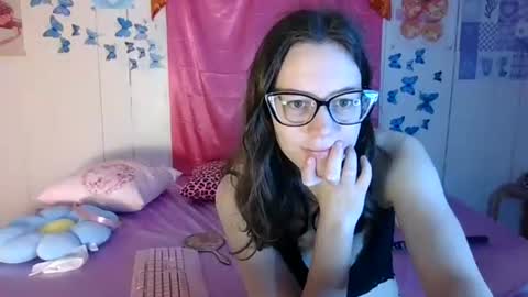 Snapshot of lunaquinn45 chatting on November 22, 4:28 pm lunaquinn45 online show from November 22, 4:28 pm