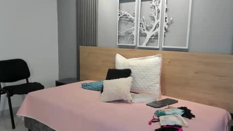 Luna  online show from January 7, 6:43 pm