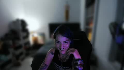 Snapshot of lunaraccoona chatting on June 10, 2:12 am lunaraccoona online show from June 10, 2:12 am