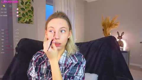 Snapshot of lunariabliss chatting on October 13, 2:39 pm Kelly online show from October 13, 2:39 pm