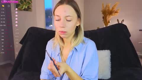 Snapshot of lunariabliss chatting on October 14, 2:40 pm Kelly online show from October 14, 2:40 pm