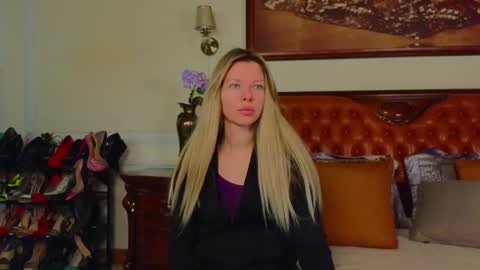 Luna Rishi online show from February 23, 7:06 am