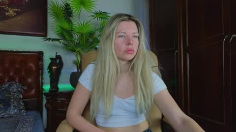 Luna Rishi online show from May 4, 5:58 am