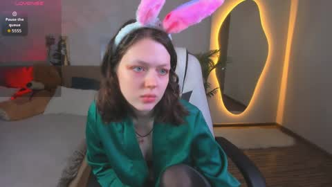 Lily online show from April 5, 5:37 am