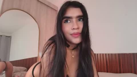 Snapshot of lunarousse_ chatting on June 20, 2:25 am Luna Rousse online show from June 20, 2:25 am