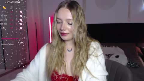 LunaticaBae online show from March 2, 1:15 am