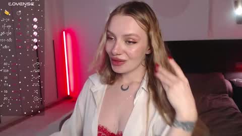 LunaticaBae online show from March 10, 4:17 am