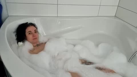 Snapshot of lunaticminx chatting on November 24, 2:06 pm Luna powered by bitch dust online show from November 24, 2:06 pm