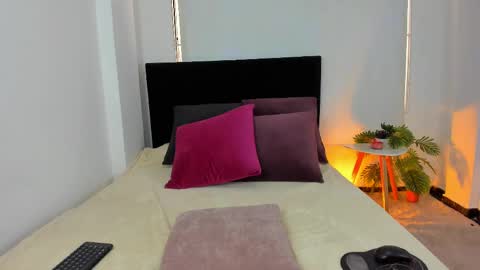 lunavelvet7 online show from September 19, 4:40 pm