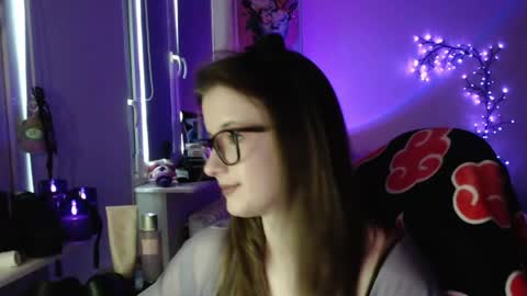 LunaXcherry online show from May 7, 5:18 pm