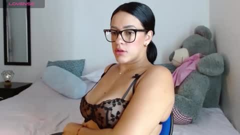 lunayois02 online show from September 19, 3:30 am