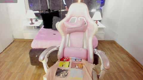 Snapshot of lunitaa18 chatting on January 28, 1:08 am V A L E R I A online show from January 28, 1:08 am