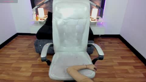 Snapshot of lunitaa18 chatting on February 6, 2:55 am V A L E R I A online show from February 6, 2:55 am