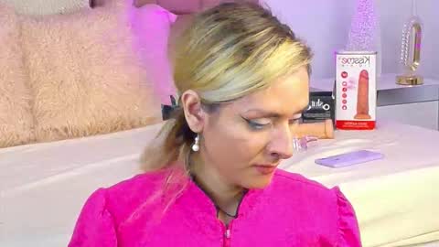 lunitadiva online show from November 21, 2:05 pm