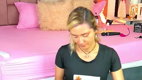 lunitadiva online show from December 22, 2:47 pm