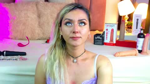 lunitadiva online show from February 1, 4:05 pm