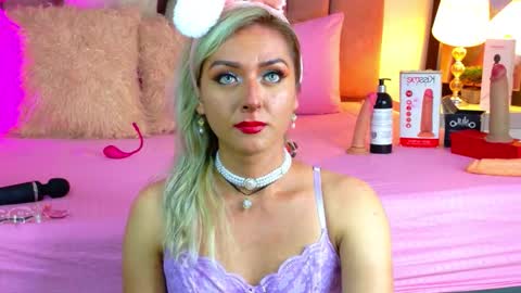 lunitadiva online show from February 9, 3:49 pm