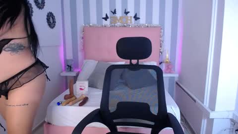 Snapshot of lunna_boobs20 chatting on September 11, 5:07 am lunna_boobs20 online show from September 11, 5:07 am