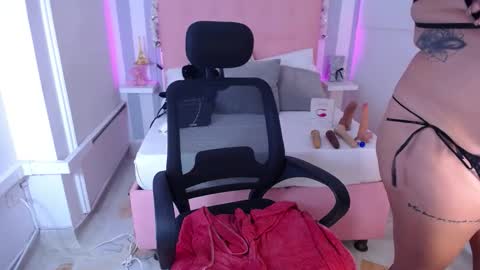 Snapshot of lunna_boobs20 chatting on November 8, 5:07 am lunna_boobs20 online show from November 8, 5:07 am