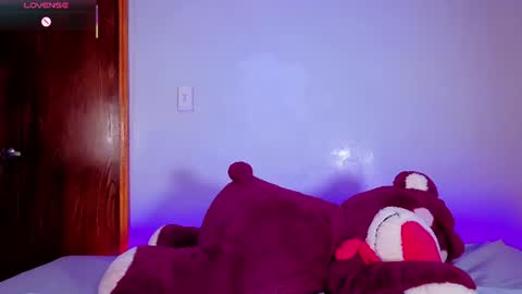 Snapshot of lunnablake chatting on July 7, 7:23 am L U N N A online show from July 7, 7:23 am