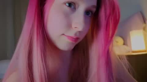 lunoria online show from July 30, 9:03 pm