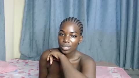 Snapshot of luo_queen chatting on October 27, 1:15 pm luo_queen online show from October 27, 1:15 pm