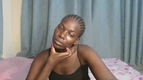 Snapshot of luo_queen chatting on November 1, 12:23 am luo_queen online show from November 1, 12:23 am