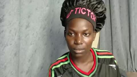 Snapshot of luo_queen chatting on November 30, 7:51 pm luo_queen online show from November 30, 7:51 pm