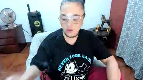 Snapshot of luscious86 chatting on June 5, 10:59 pm PAULINA online show from June 5, 10:59 pm