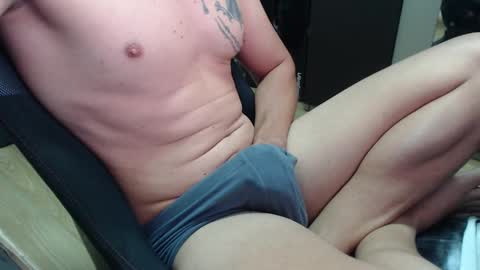 Snapshot of lushboy90 chatting on February 10, 4:19 am lushboy90 online show from February 10, 4:19 am