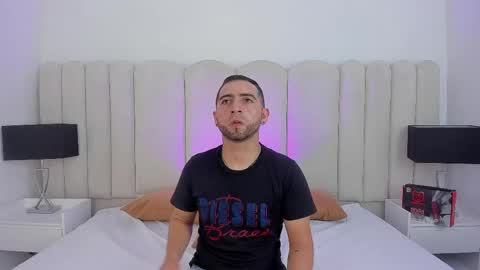 Snapshot of lushian_luna chatting on May 13, 4:15 pm Lushian And Luna online show from May 13, 4:15 pm