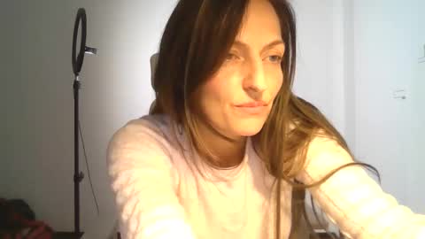 Snapshot of lusisart chatting on December 16, 8:25 pm Lusisart online show from December 16, 8:25 pm