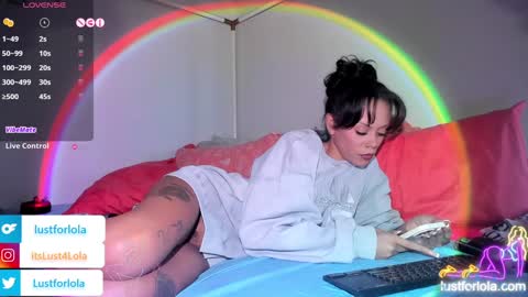 Snapshot of lustforlola chatting on December 10, 3:41 am LOLA online show from December 10, 3:41 am