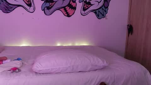 Snapshot of lustful_aprilx chatting on December 29, 3:33 am Valerie  April   online show from December 29, 3:33 am