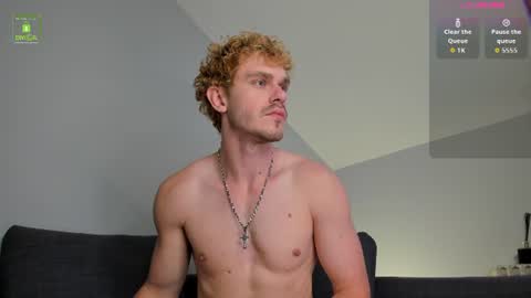 Snapshot of lustfullooking chatting on June 24, 5:06 am lustfullooking online show from June 24, 5:06 am
