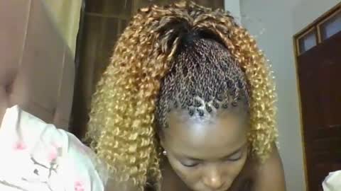 Snapshot of lustrousnerd chatting on March 5, 10:00 am Noreh online show from March 5, 10:00 am