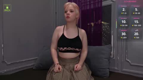 Snapshot of lustyempress chatting on October 17, 10:51 am SALLY online show from October 17, 10:51 am