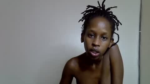 lutino_lovebirds online show from April 26, 7:33 pm