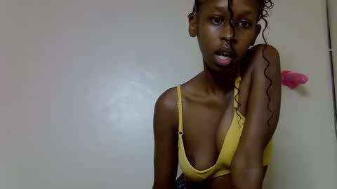 lutino_lovebirds online show from May 7, 11:48 am